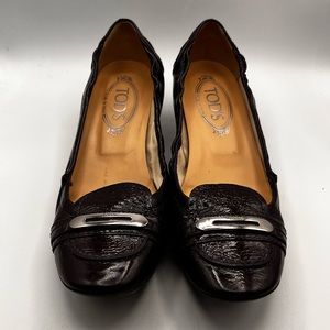 TODS DEEP PURPLE PATENT LEATHER KITTEN HEELS